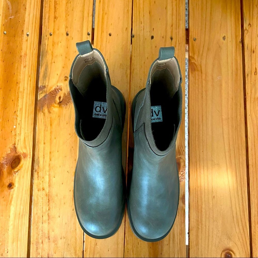 NWOT DV Dolce Vita Brody Chelsea Boot - Picture 3 of 6
